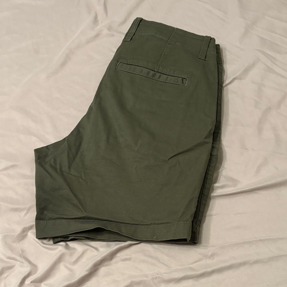 H&M Khaki Green Regular Fit Shorts - Picture 5 of 5